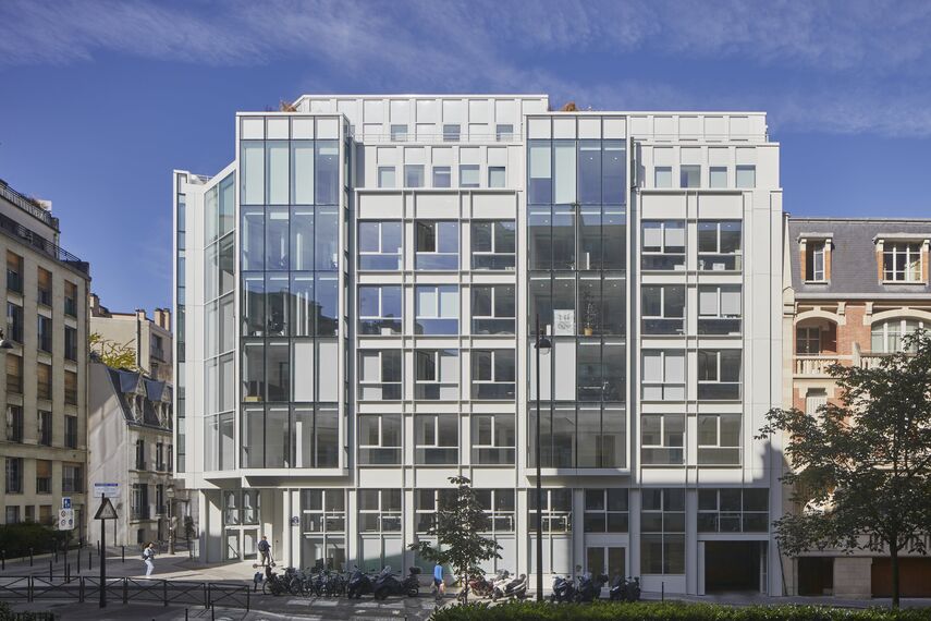 ConceptWall 60 Murs rideaux, ConceptWall 86 Murs rideaux et TS 68-HV Fenêtres - "Belles Feuilles" Réhabilitation de l'ancien siège Lafarge situé à Paris, France