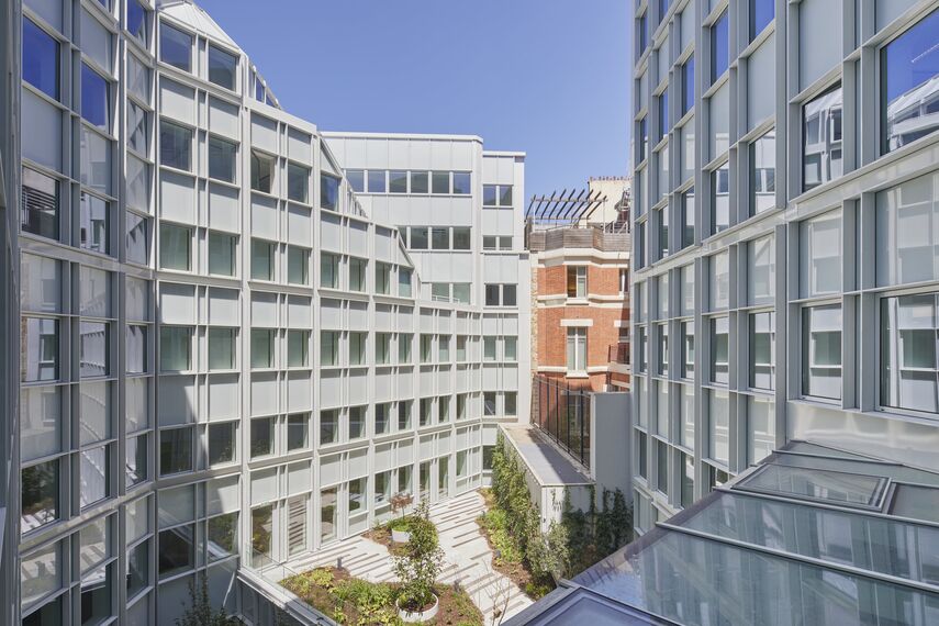 ConceptWall 60 Murs rideaux, ConceptWall 86 Murs rideaux et TS 68-HV Fenêtres - "Belles Feuilles" Réhabilitation de l'ancien siège Lafarge situé à Paris, France