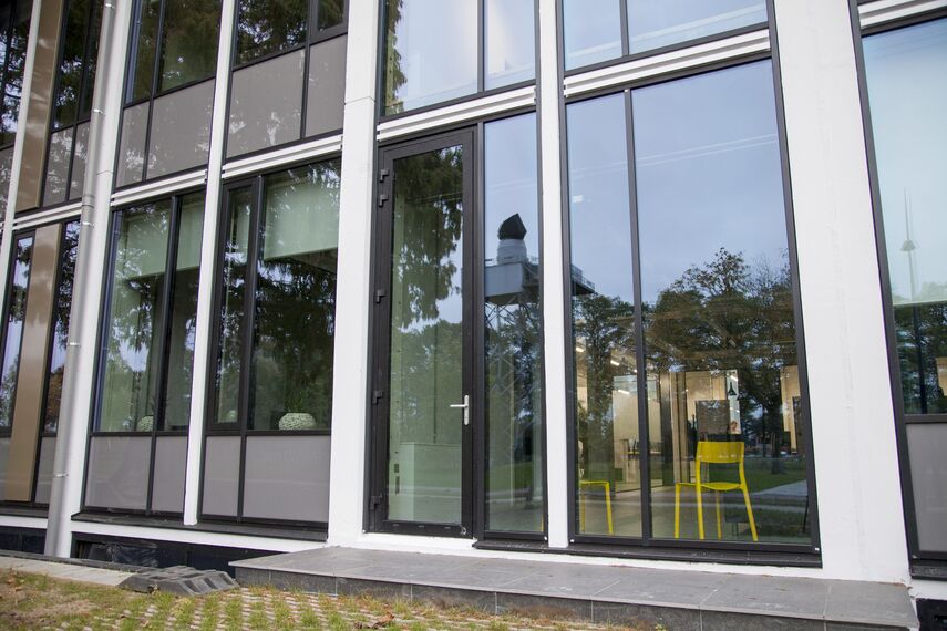 ConceptSystem 77 Portes, CW 50 Standard Murs rideaux, CW 50 Murs rideaux et CS 77 Hidden Vent Fenêtres - Immeuble de bureaux Building N Hengelo situé à Hengelo, les Pays-Bas