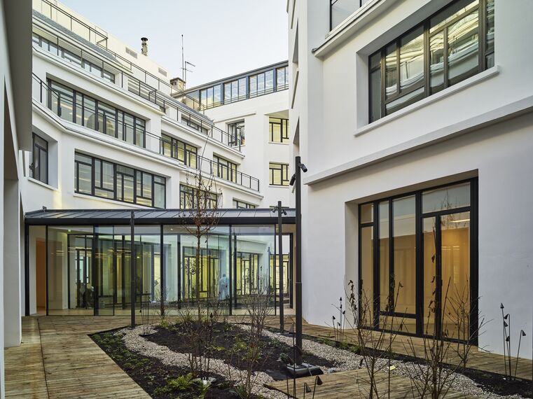 52 Champs Elysées situé à Paris, France