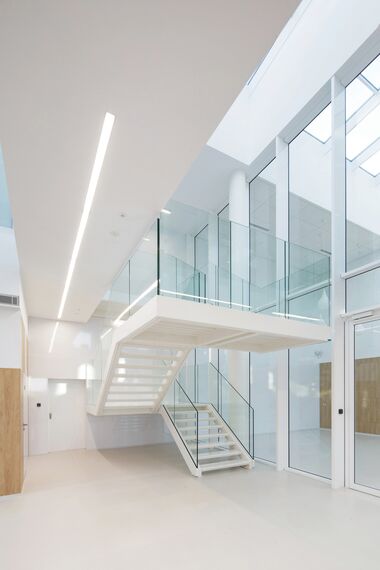 ConceptSystem 59Pa Fenêtres et CW 50-HI Murs rideaux - Pivexin Technology Headquarter situé à Babice, Pologne
