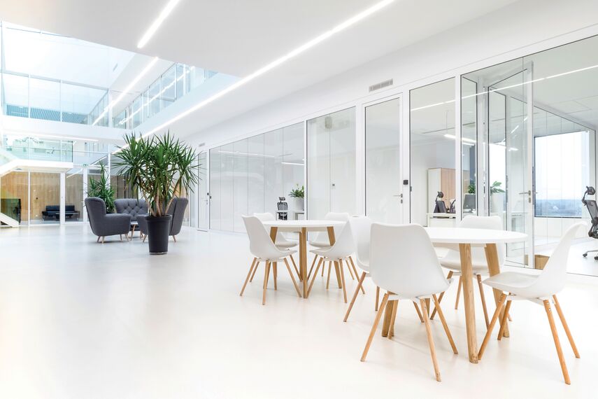 ConceptSystem 59Pa Fenêtres et CW 50-HI Murs rideaux - Pivexin Technology Headquarter situé à Babice, Pologne