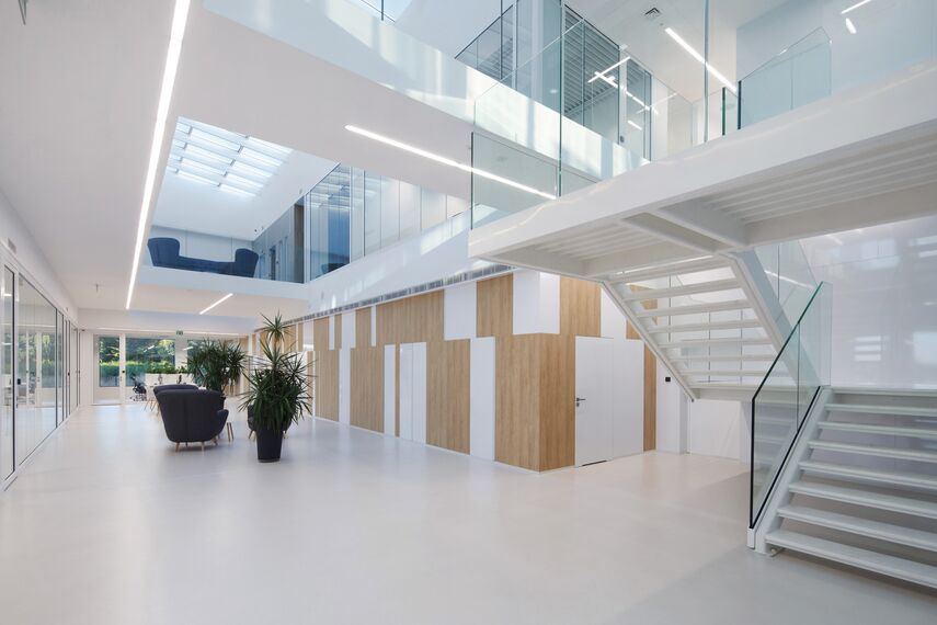 ConceptSystem 59Pa Fenêtres et CW 50-HI Murs rideaux - Pivexin Technology Headquarter situé à Babice, Pologne