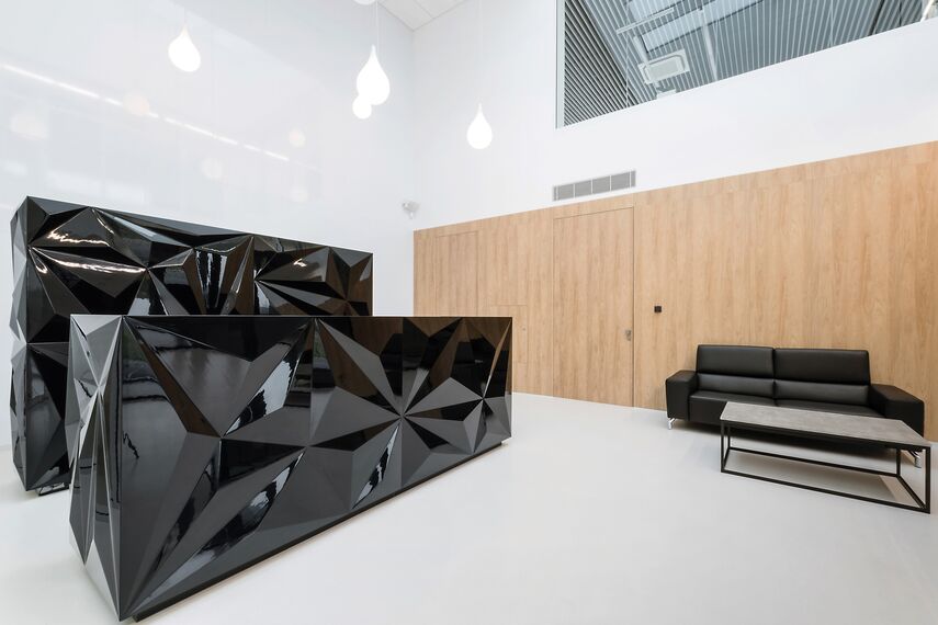 ConceptSystem 59Pa Fenêtres et CW 50-HI Murs rideaux - Pivexin Technology Headquarter situé à Babice, Pologne