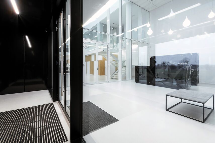 ConceptSystem 59Pa Fenêtres et CW 50-HI Murs rideaux - Pivexin Technology Headquarter situé à Babice, Pologne