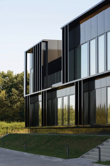 ConceptSystem 59Pa Fenêtres et CW 50-HI Murs rideaux - Pivexin Technology Headquarter situé à Babice, Pologne
