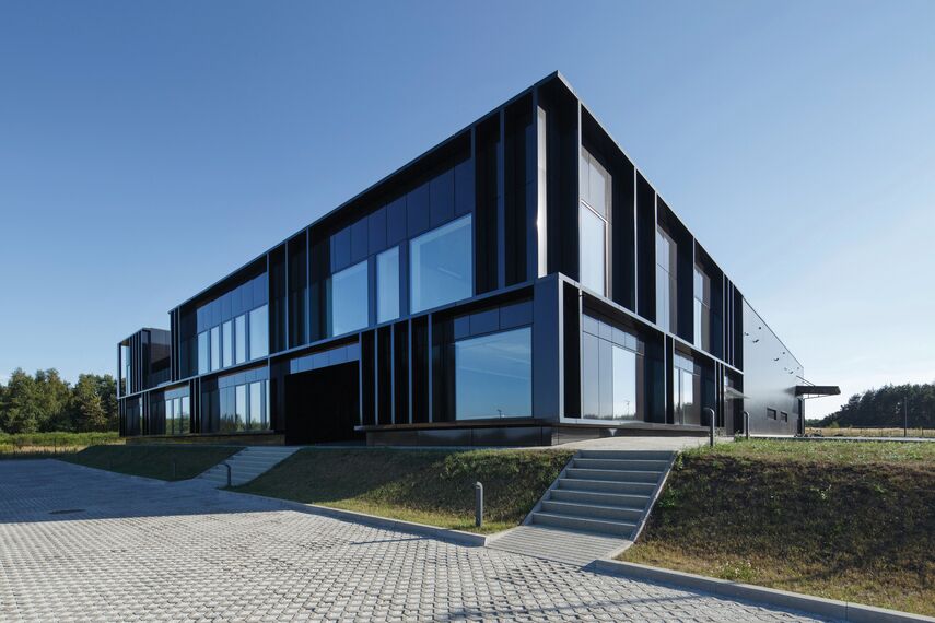 ConceptSystem 59Pa Fenêtres et CW 50-HI Murs rideaux - Pivexin Technology Headquarter situé à Babice, Pologne