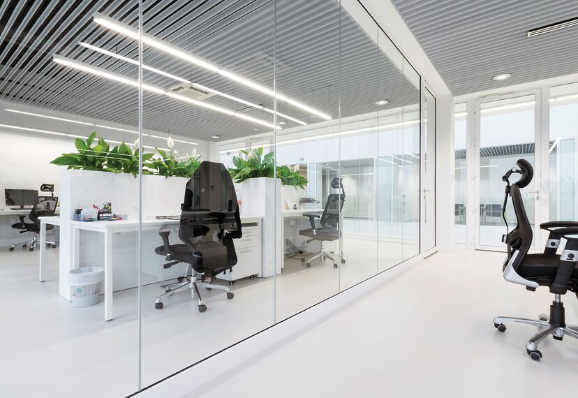ConceptSystem 59Pa Fenêtres et CW 50-HI Murs rideaux - Pivexin Technology Headquarter situé à Babice, Pologne