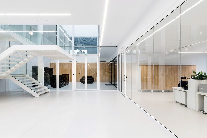 ConceptSystem 59Pa Fenêtres et CW 50-HI Murs rideaux - Pivexin Technology Headquarter situé à Babice, Pologne