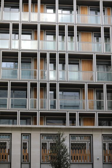 ConceptSystem 77 Portes, ConceptPatio 130 Coulissants, CS 86-HI (c) Systèmes annulés, CW 86 Standard Murs rideaux et CW 86-EF Murs rideaux - 190 The Strand situé à London, Royaume-Uni