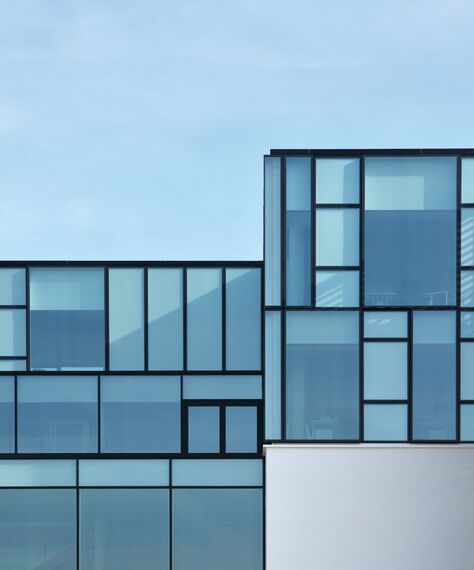 HiFinity Coulissants, BriseSoleil 100 Brise Soleil, MasterLine 8 Fenêtres, CW 60-SC Murs rideaux, CW 86 Standard Murs rideaux et CW 86-EF Murs rideaux - Immeuble de bureaux Reynaers Campus: Centre d'expériences et de technologie situé à Duffel, Belgique