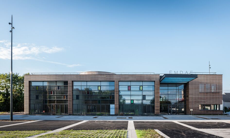 ThermoSystem 68 Fenêtres, ConceptDoor 50 Portes et CW 50-FV Murs rideaux - Ecole/Collège/Lycée Ecole de Musique et de Danse situé àFrance