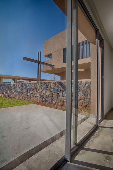 ConceptPatio 68 Coulissants, ConceptSystem 59Pa Fenêtres et ConceptPatio 45Pa Coulissants - Villa Boulmane situé àMaroc