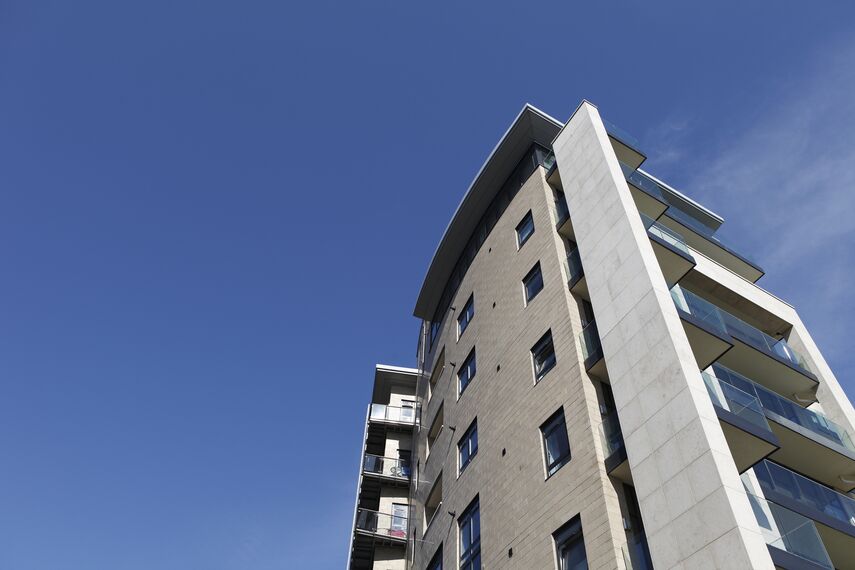 CP 96 Coulissants et ConceptWall 50 Murs rideaux - Complexe immobilier Azure Project situé à Plymouth, Royaume-Uni