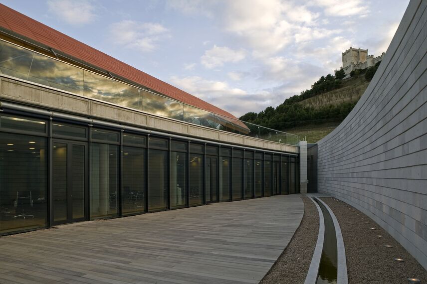 ConceptWall 50 Murs rideaux - Epicerie fine/Cave à vin Bodegas Protos situé à Valladolid, Espagne