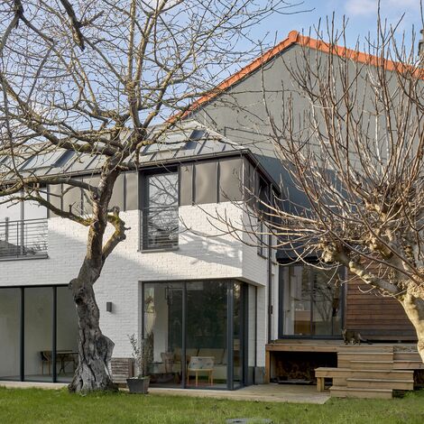 ThermoSystem 68 Fenêtres, SlimPatio 68 Coulissants et ThermoRoof 200 Vérandas - Extension à Malakoff : confort et lumière situé à Malakoff, France