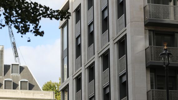 ConceptSystem 77 Portes, ConceptPatio 130 Coulissants, CS 86-HI (c) Systèmes annulés, CW 86 Standard Murs rideaux et CW 86-EF Murs rideaux - 190 The Strand situé à London, Royaume-Uni