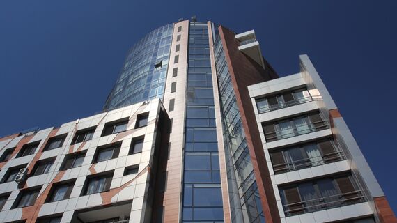 ConceptWall 50 Murs rideaux, ConceptSystem 77 Portes, ConceptSystem 77 Fenêtres et BriseSoleil 40 Brise Soleil - Silver city tower residential complex situé à Sofia, Bulgarije