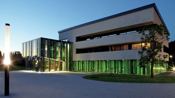 BriseSoleil 100 Brise Soleil - Centre communautaire Breitenwang Community Centre situé à Breitenwang, Autriche