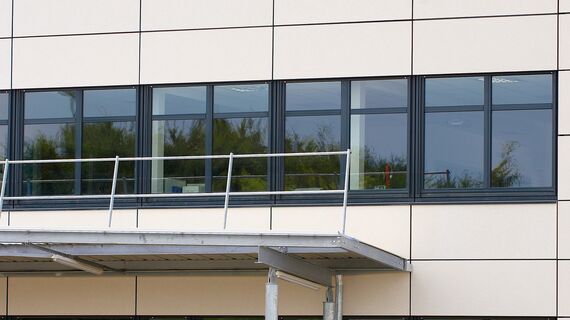 ConceptWall 86 Murs rideaux, CW 86 Standard Murs rideaux et CW 86-EF Murs rideaux - Ecole/Collège/Lycée Collège d'Anjou situé à Sablé sur Sarthe, France