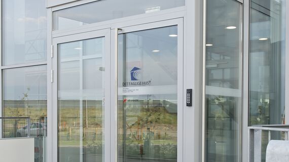 BriseSoleil 100 Brise Soleil, CS 104 (c) Systèmes annulés et CW 50-HI Murs rideaux - Immeuble de bureaux Det Faglige Hus situé àDanemark