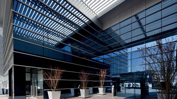 EcoSystem 50 Portes, ConceptSystem 77 Fenêtres, ConceptSystem 77 Portes, EcoSystem 50 Fenêtres et ConceptWall 50 Murs rideaux - Immeuble de bureaux Ferbocar situé à Madrid, Espagne
